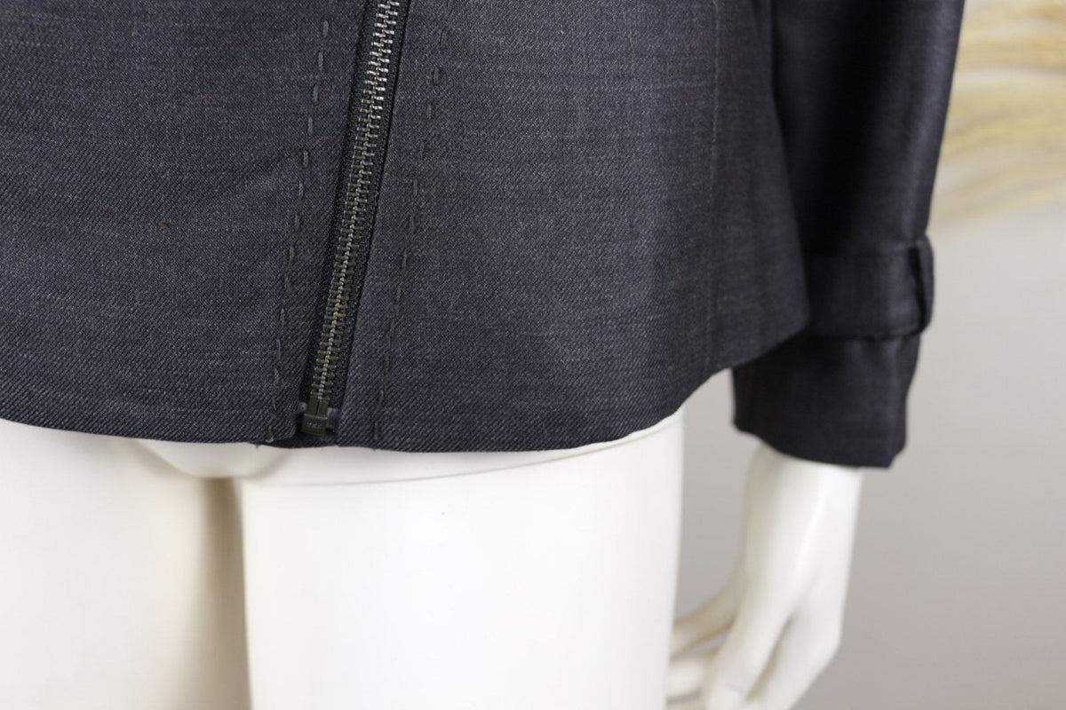 Bas de la veste Yera grise avec zip asymétrique et surpiqûres apparentes – Frippin'Dealz
