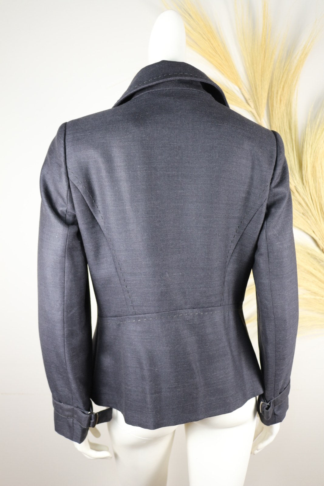 Dos de la veste Yera gris anthracite avec découpes et surpiqûres – Frippin'Dealz